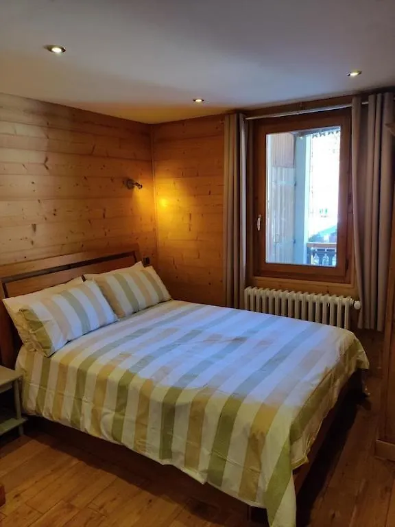 Spacious Ski Chalet In Traditional French Village, Sleeps 8, Four Star With Fibre Broadband Abondance