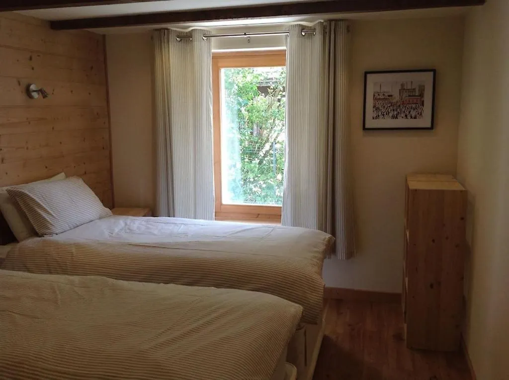 Spacious Ski Chalet In Traditional French Village, Sleeps 8, Four Star With Fibre Broadband Abondance