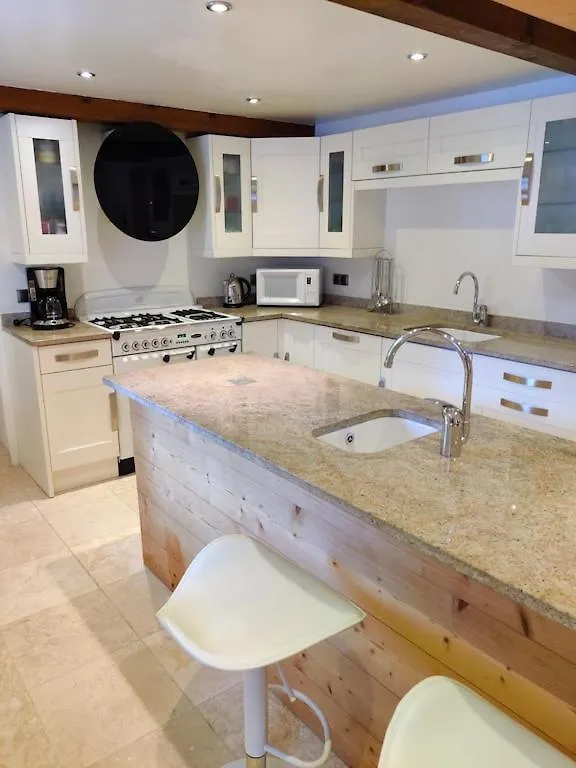 Spacious Ski Chalet In Traditional French Village, Sleeps 8, Four Star With Fibre Broadband Abondance