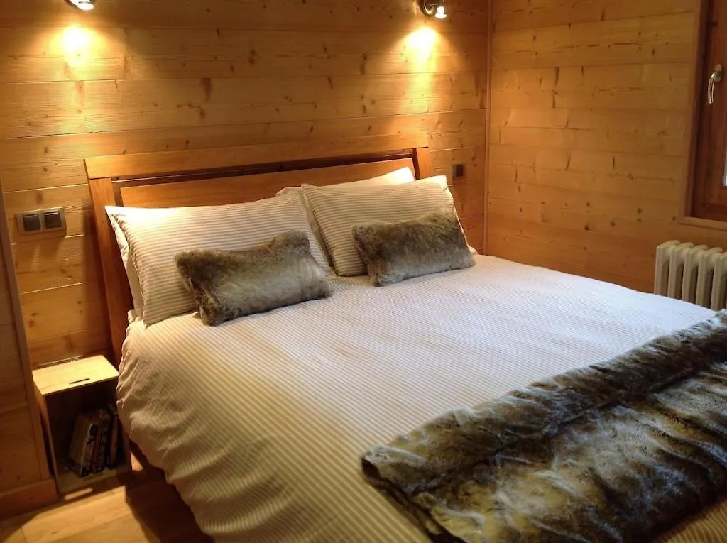 Spacious Ski Chalet In Traditional French Village, Sleeps 8, Four Star With Fibre Broadband Abondance