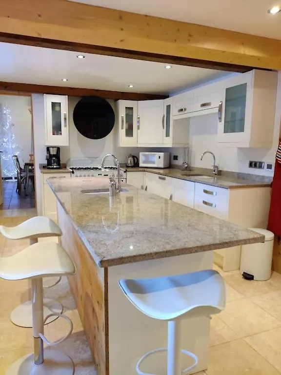 Spacious Ski Chalet In Traditional French Village, Sleeps 8, Four Star With Fibre Broadband Abondance
