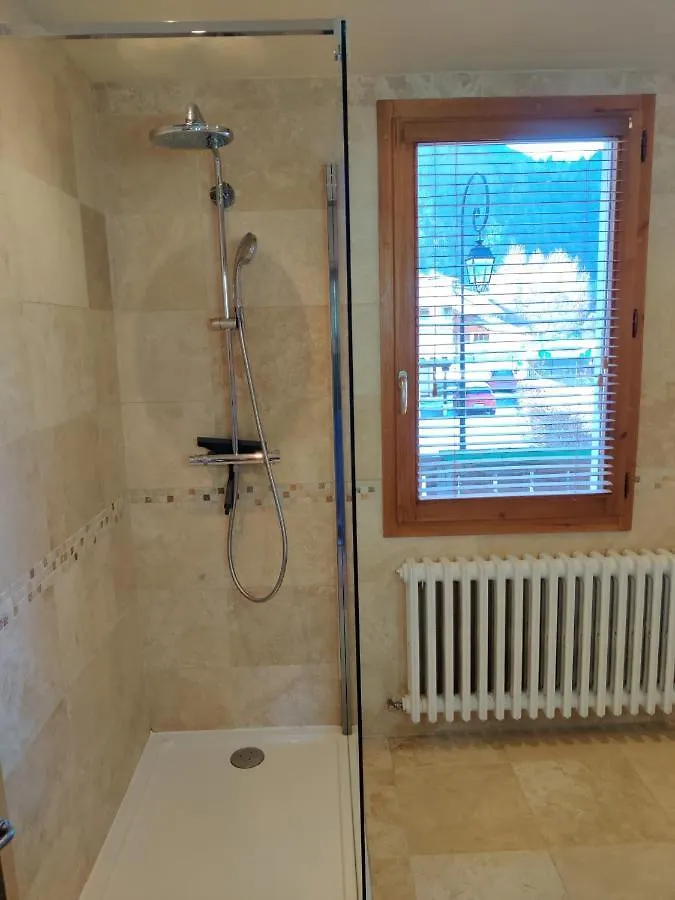 Spacious Ski Chalet In Traditional French Village, Sleeps 8, Four Star With Fibre Broadband Abondance