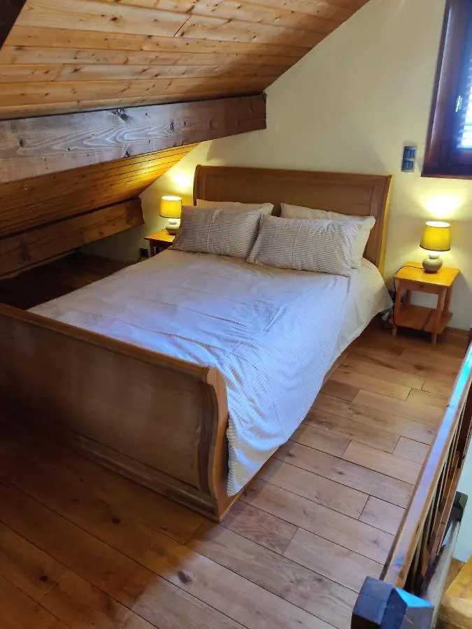 Spacious Ski Chalet In Traditional French Village, Sleeps 8, Four Star With Fibre Broadband Abondance 0*,