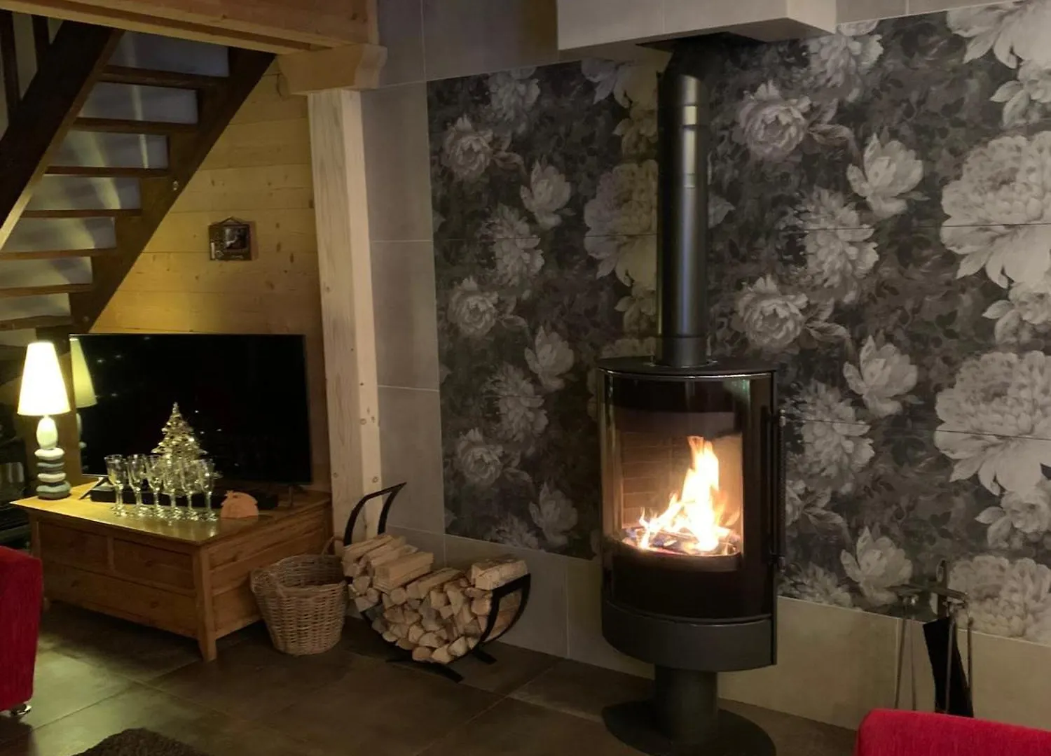 Spacious Ski Chalet In Traditional French Village, Sleeps 8, Four Star With Fibre Broadband Abondance